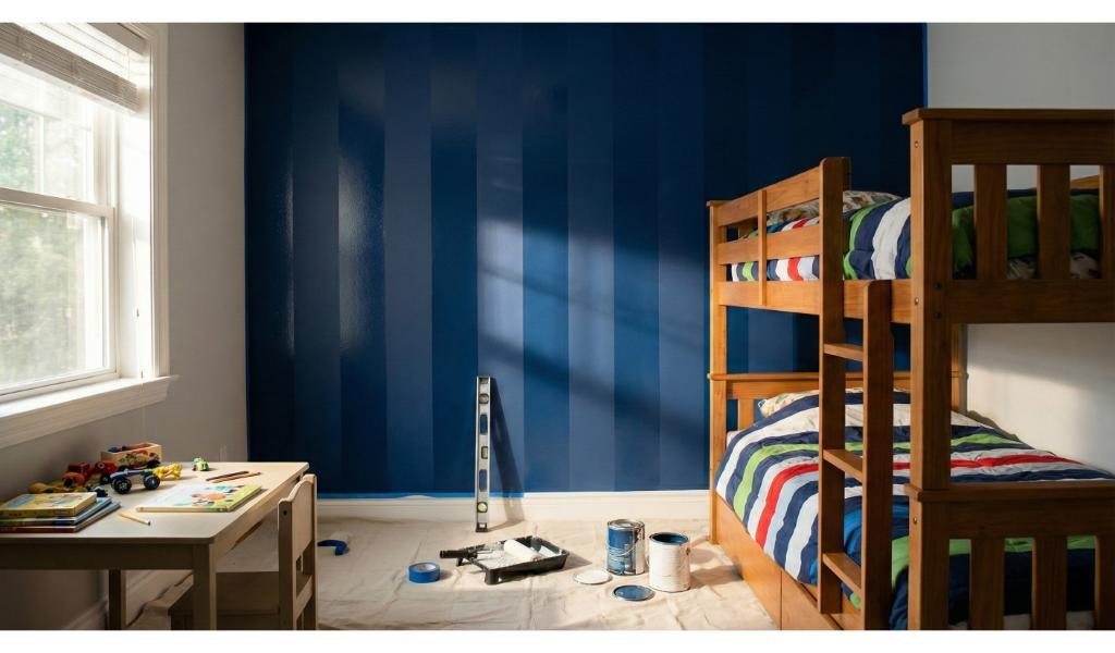 budget-friendly striped accent wall DIY kids bedroom navy blue vertical stripes bunk beds